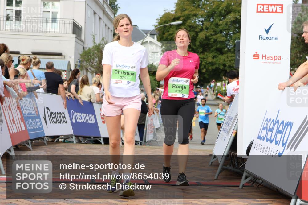 31.08.2025 - 21. Blankeneser Heldenlauf Strokosch-Dieckow http://msf.ph/oto/8654039 31.08.2025 11:05:52 Ziel 3183, 3207, 3297, 3637 meine-sportfotos.de