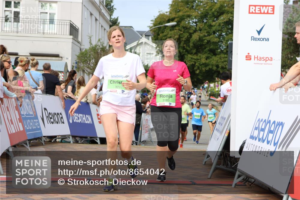 31.08.2025 - 21. Blankeneser Heldenlauf Strokosch-Dieckow http://msf.ph/oto/8654042 31.08.2025 11:05:52 Ziel 3183, 3207, 3297, 3637 meine-sportfotos.de