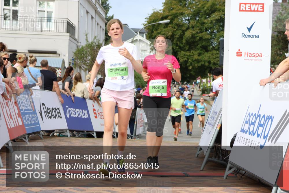 31.08.2025 - 21. Blankeneser Heldenlauf Strokosch-Dieckow http://msf.ph/oto/8654045 31.08.2025 11:05:52 Ziel 3183, 3207, 3297, 3637 meine-sportfotos.de