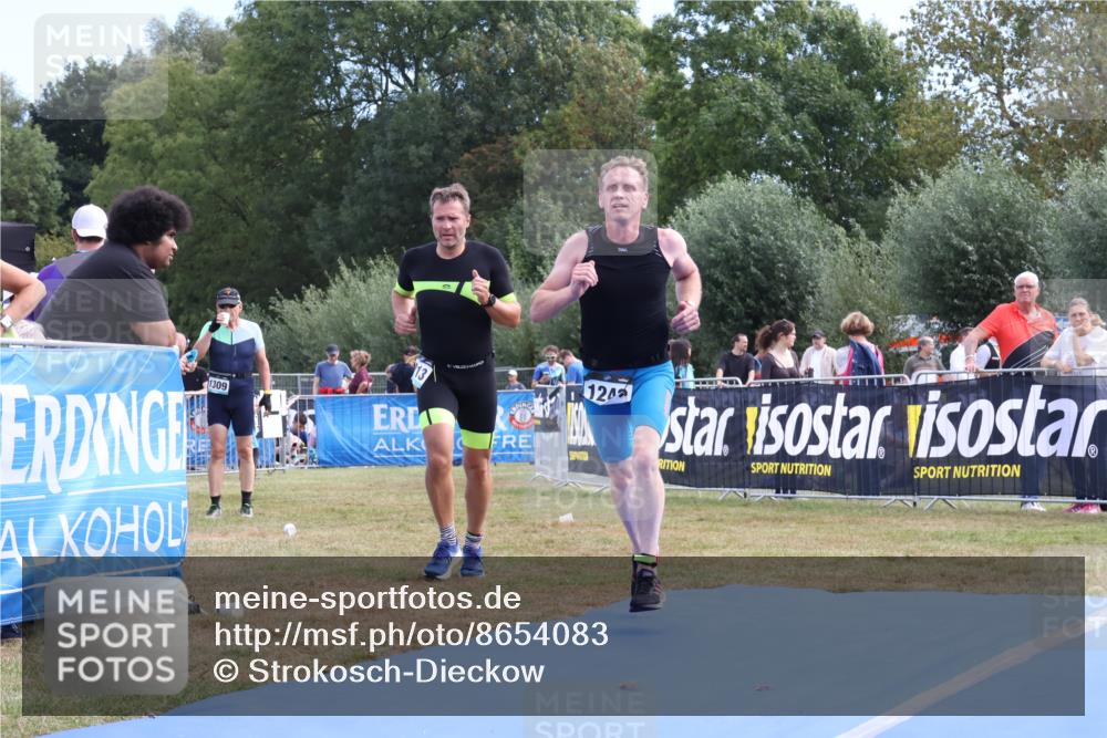 31.08.2025 - Elbe Triathlon Hamburg Strokosch-Dieckow http://msf.ph/oto/8654083 31.08.2025 11:30:58 Ziel 1213, 1243, 1244 meine-sportfotos.de