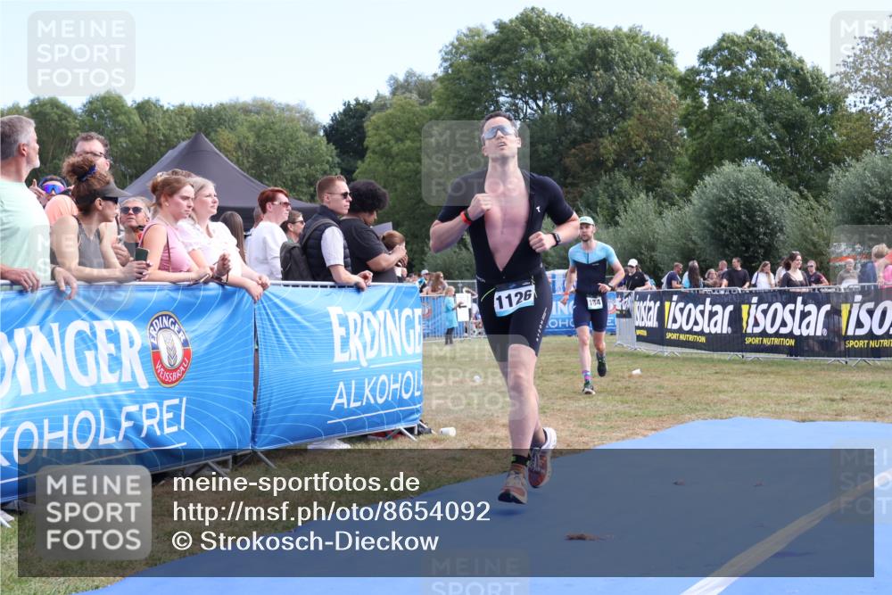 31.08.2025 - Elbe Triathlon Hamburg Strokosch-Dieckow http://msf.ph/oto/8654092 31.08.2025 11:31:13 Ziel 948, 1126, 1184 meine-sportfotos.de