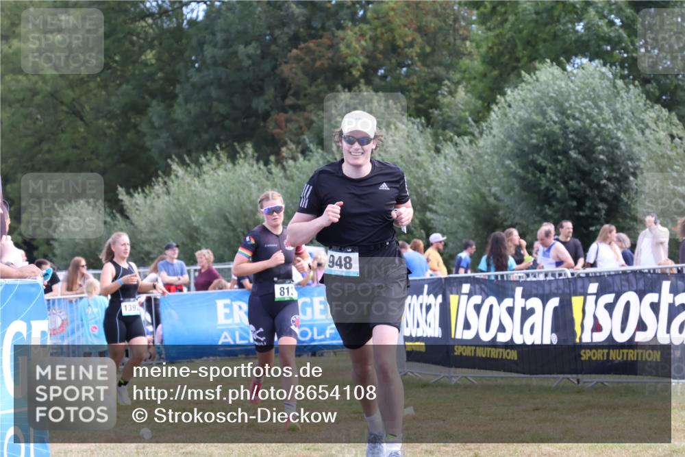 31.08.2025 - Elbe Triathlon Hamburg Strokosch-Dieckow http://msf.ph/oto/8654108 31.08.2025 11:31:19 Ziel 813, 948, 1184 meine-sportfotos.de