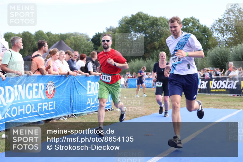 31.08.2025 - Elbe Triathlon Hamburg Strokosch-Dieckow http://msf.ph/oto/8654135 31.08.2025 11:31:48 Ziel 910, 922, 1059, 1176 meine-sportfotos.de