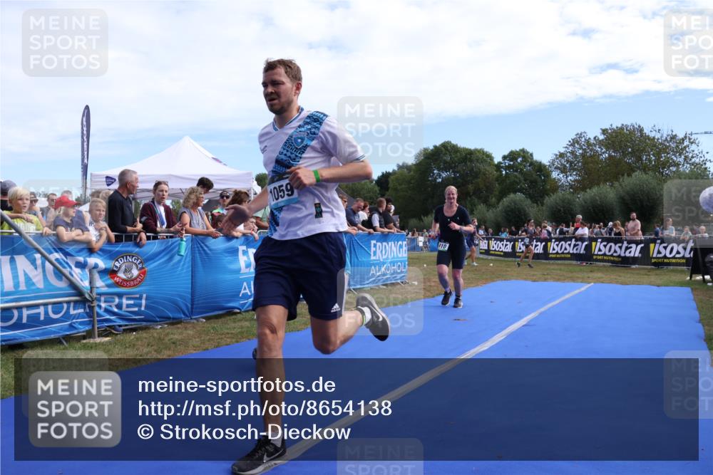 31.08.2025 - Elbe Triathlon Hamburg Strokosch-Dieckow http://msf.ph/oto/8654138 31.08.2025 11:31:49 Ziel 910, 922, 1059, 1176, 1185 meine-sportfotos.de