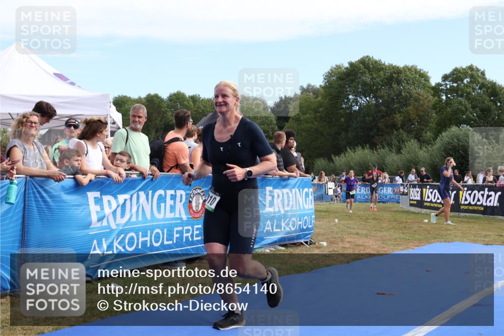 31.08.2025 - Elbe Triathlon Hamburg Strokosch-Dieckow http://msf.ph/oto/8654140 31.08.2025 11:31:50 Ziel 910, 922, 1059, 1176, 1185 meine-sportfotos.de