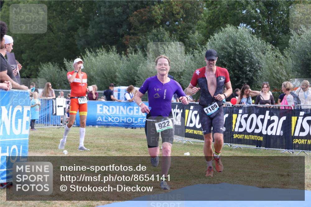 31.08.2025 - Elbe Triathlon Hamburg Strokosch-Dieckow http://msf.ph/oto/8654141 31.08.2025 11:31:55 Ziel 402, 910, 922, 1185 meine-sportfotos.de