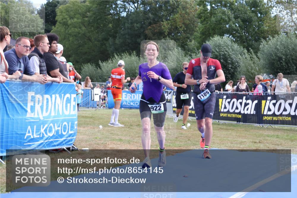 31.08.2025 - Elbe Triathlon Hamburg Strokosch-Dieckow http://msf.ph/oto/8654145 31.08.2025 11:31:55 Ziel 402, 910, 922, 1185 meine-sportfotos.de