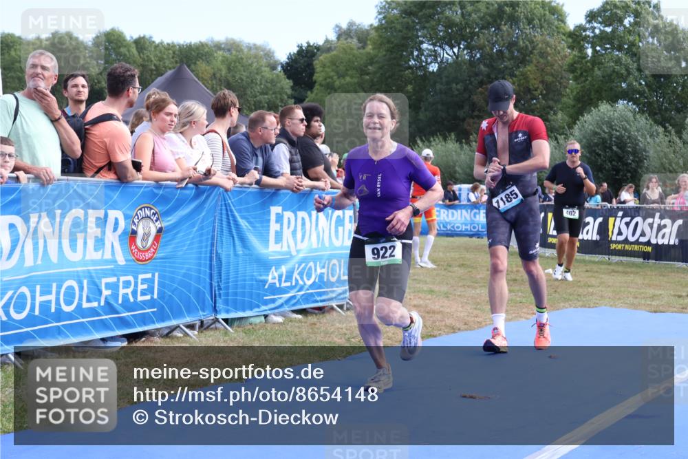31.08.2025 - Elbe Triathlon Hamburg Strokosch-Dieckow http://msf.ph/oto/8654148 31.08.2025 11:31:56 Ziel 402, 922, 1185 meine-sportfotos.de