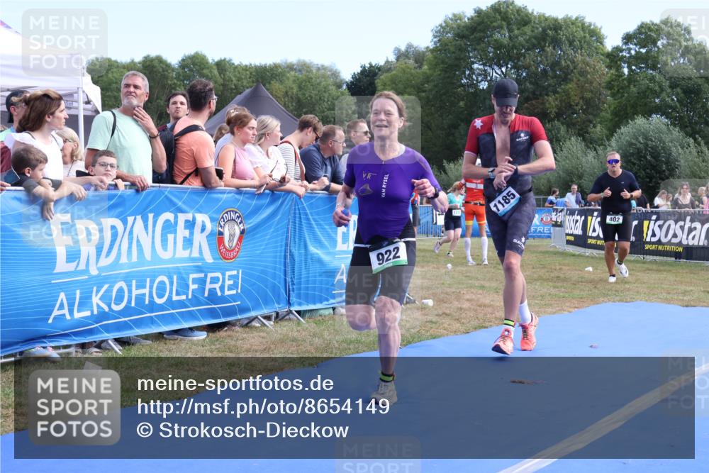 31.08.2025 - Elbe Triathlon Hamburg Strokosch-Dieckow http://msf.ph/oto/8654149 31.08.2025 11:31:57 Ziel 402, 922, 1185 meine-sportfotos.de