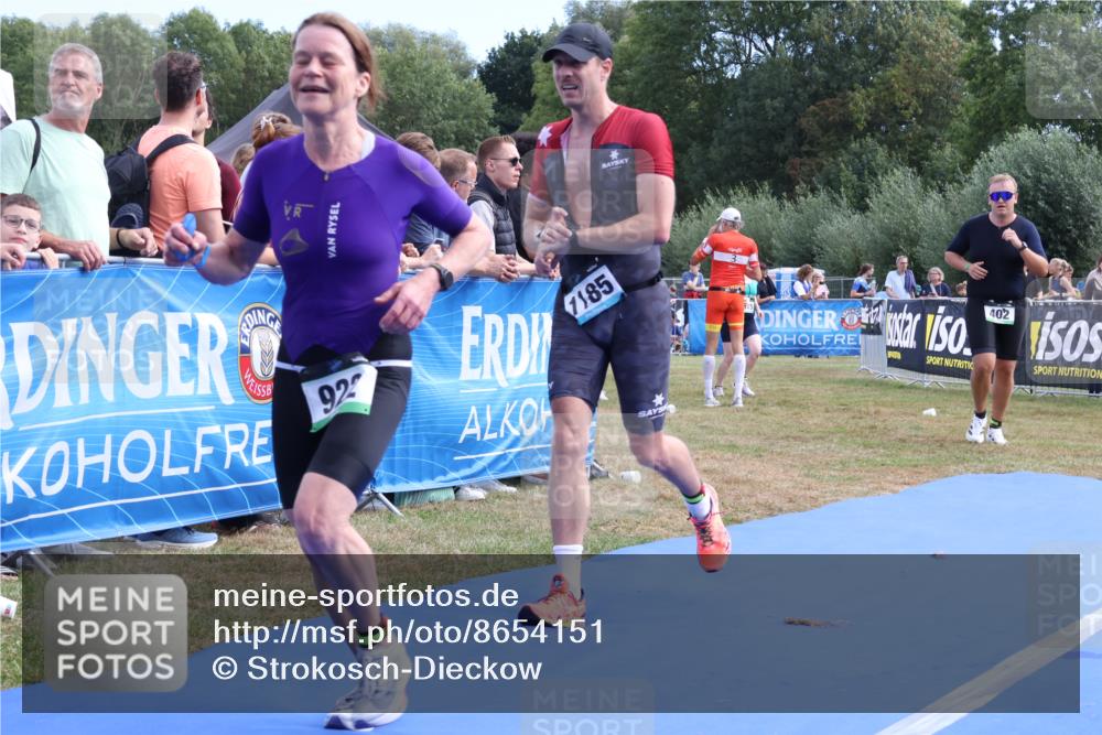 31.08.2025 - Elbe Triathlon Hamburg Strokosch-Dieckow http://msf.ph/oto/8654151 31.08.2025 11:31:57 Ziel 402, 922, 1185 meine-sportfotos.de
