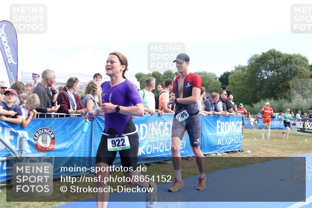 31.08.2025 - Elbe Triathlon Hamburg Strokosch-Dieckow http://msf.ph/oto/8654152 31.08.2025 11:31:58 Ziel 402, 922, 1185 meine-sportfotos.de