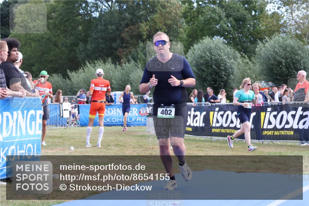 31.08.2025 - Elbe Triathlon Hamburg Strokosch-Dieckow http://msf.ph/oto/8654155 31.08.2025 11:31:59 Ziel 402, 922, 1185 meine-sportfotos.de