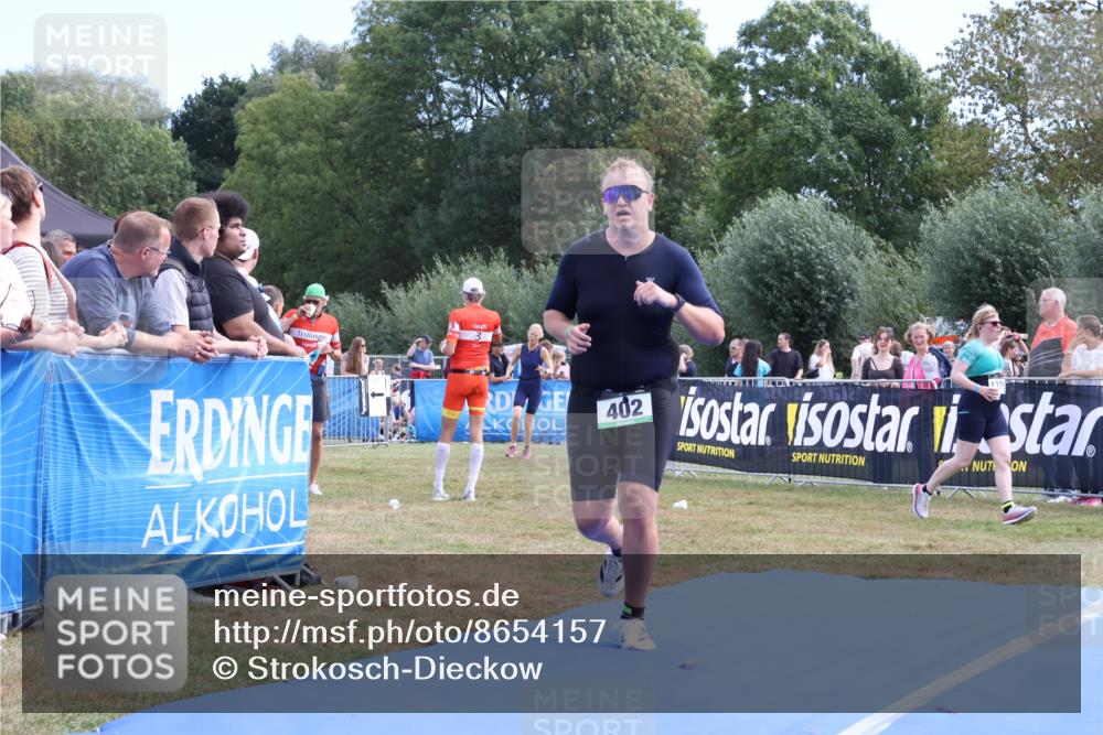 31.08.2025 - Elbe Triathlon Hamburg Strokosch-Dieckow http://msf.ph/oto/8654157 31.08.2025 11:31:59 Ziel 402, 922, 1185 meine-sportfotos.de