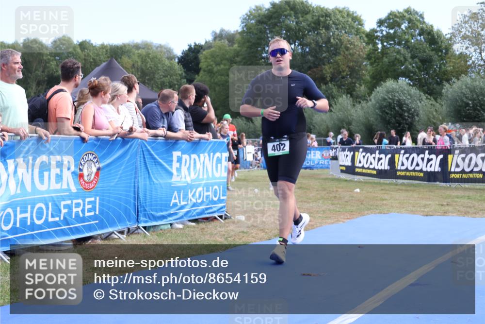 31.08.2025 - Elbe Triathlon Hamburg Strokosch-Dieckow http://msf.ph/oto/8654159 31.08.2025 11:32:00 Ziel 402, 922, 1185 meine-sportfotos.de