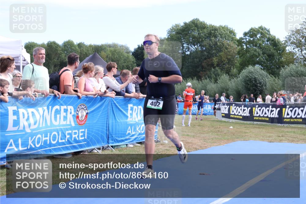 31.08.2025 - Elbe Triathlon Hamburg Strokosch-Dieckow http://msf.ph/oto/8654160 31.08.2025 11:32:01 Ziel 402, 922, 1185 meine-sportfotos.de