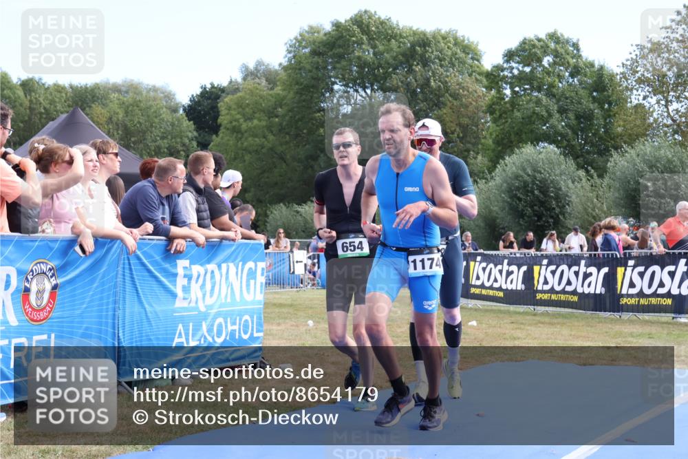 31.08.2025 - Elbe Triathlon Hamburg Strokosch-Dieckow http://msf.ph/oto/8654179 31.08.2025 11:32:30 Ziel 654, 1174, 1222 meine-sportfotos.de