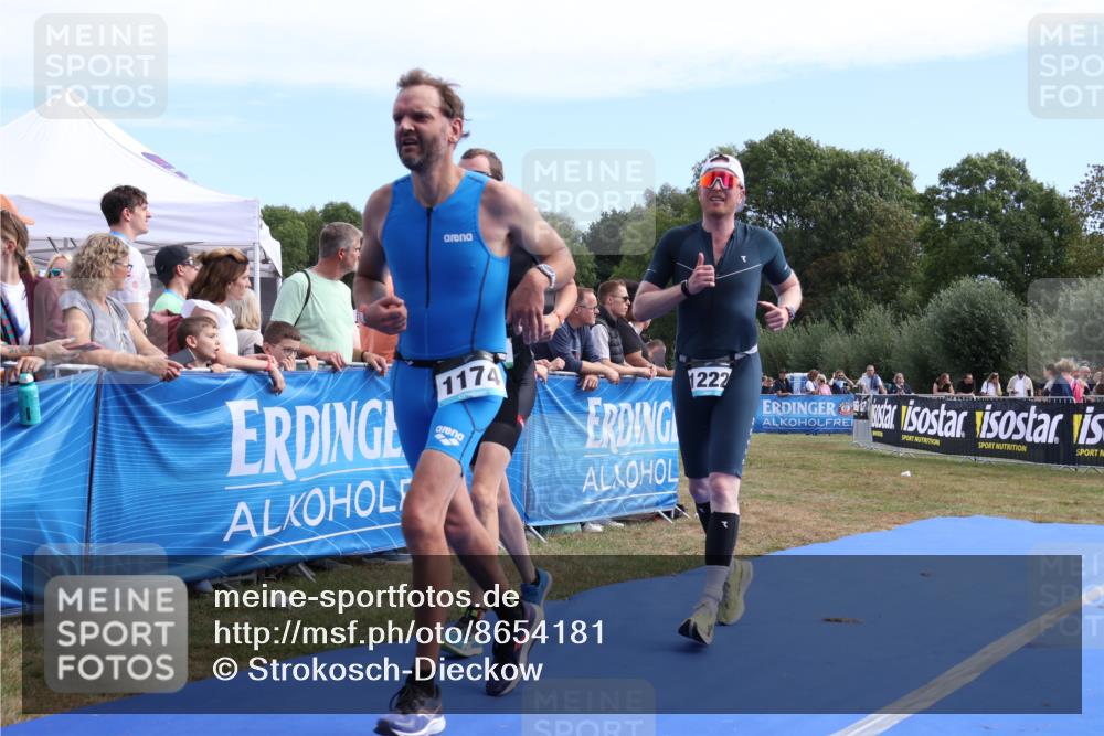 31.08.2025 - Elbe Triathlon Hamburg Strokosch-Dieckow http://msf.ph/oto/8654181 31.08.2025 11:32:31 Ziel 654, 1174, 1222 meine-sportfotos.de