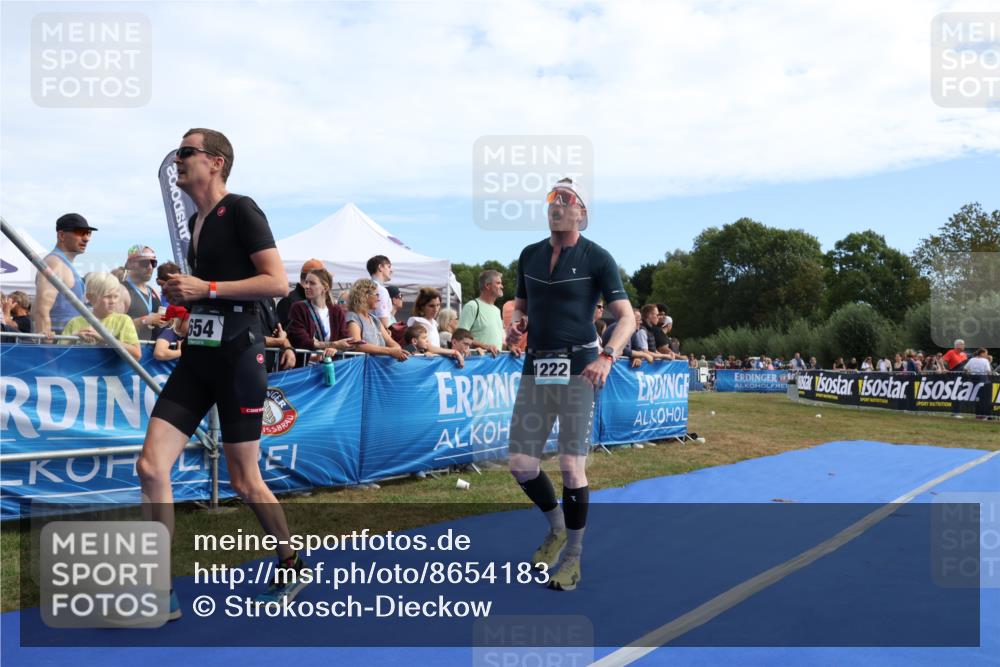 31.08.2025 - Elbe Triathlon Hamburg Strokosch-Dieckow http://msf.ph/oto/8654183 31.08.2025 11:32:32 Ziel 654, 1174, 1222 meine-sportfotos.de