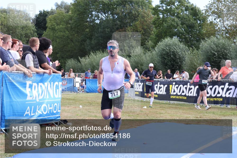 31.08.2025 - Elbe Triathlon Hamburg Strokosch-Dieckow http://msf.ph/oto/8654186 31.08.2025 11:32:48 Ziel 717, 1266 meine-sportfotos.de