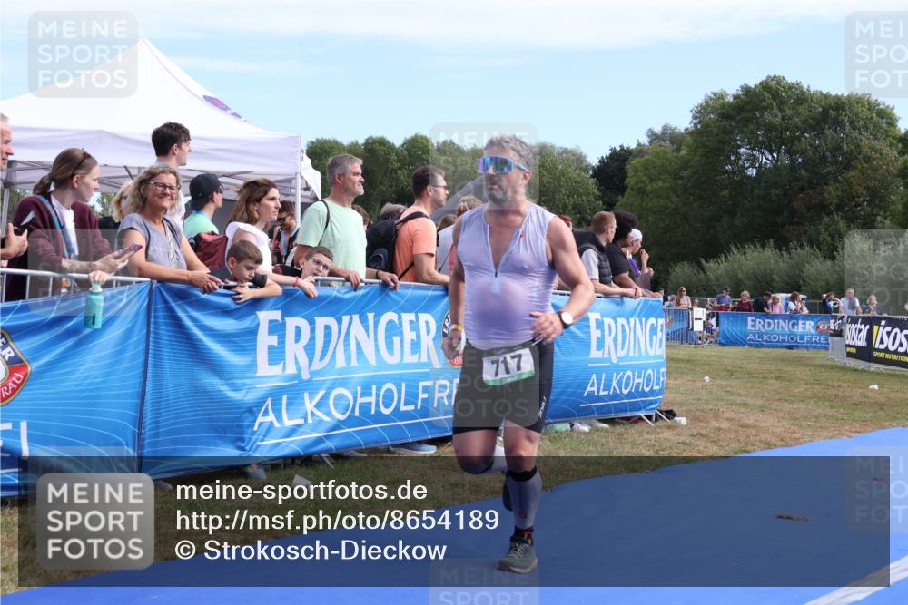 31.08.2025 - Elbe Triathlon Hamburg Strokosch-Dieckow http://msf.ph/oto/8654189 31.08.2025 11:32:49 Ziel 717, 1057, 1266 meine-sportfotos.de