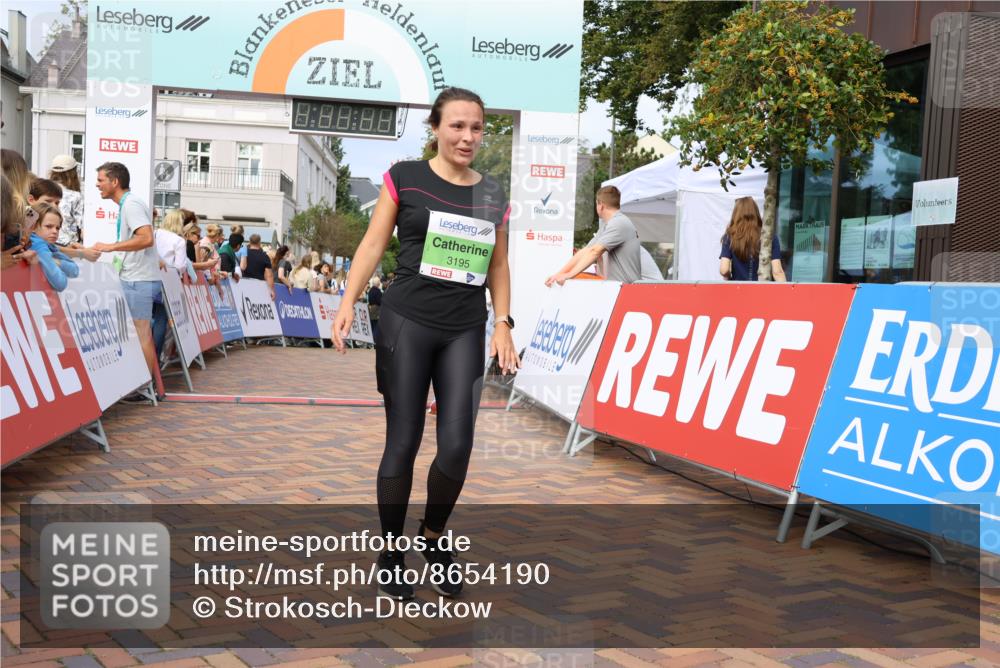 31.08.2025 - 21. Blankeneser Heldenlauf Strokosch-Dieckow http://msf.ph/oto/8654190 31.08.2025 11:05:10 Ziel 3195, 3430, 3259 meine-sportfotos.de
