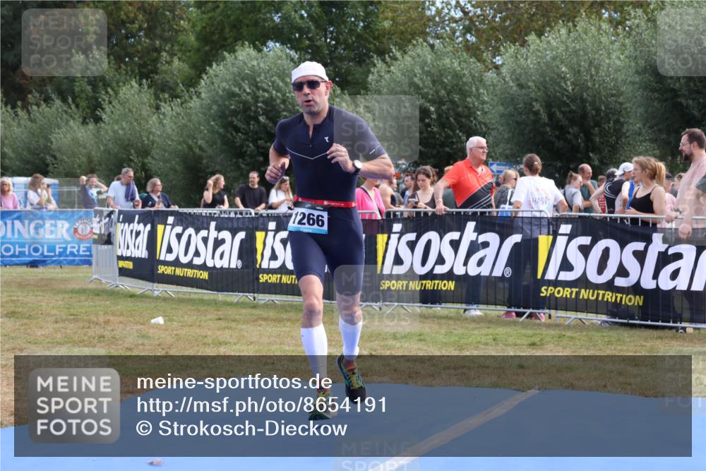 31.08.2025 - Elbe Triathlon Hamburg Strokosch-Dieckow http://msf.ph/oto/8654191 31.08.2025 11:32:51 Ziel 717, 1057, 1266 meine-sportfotos.de