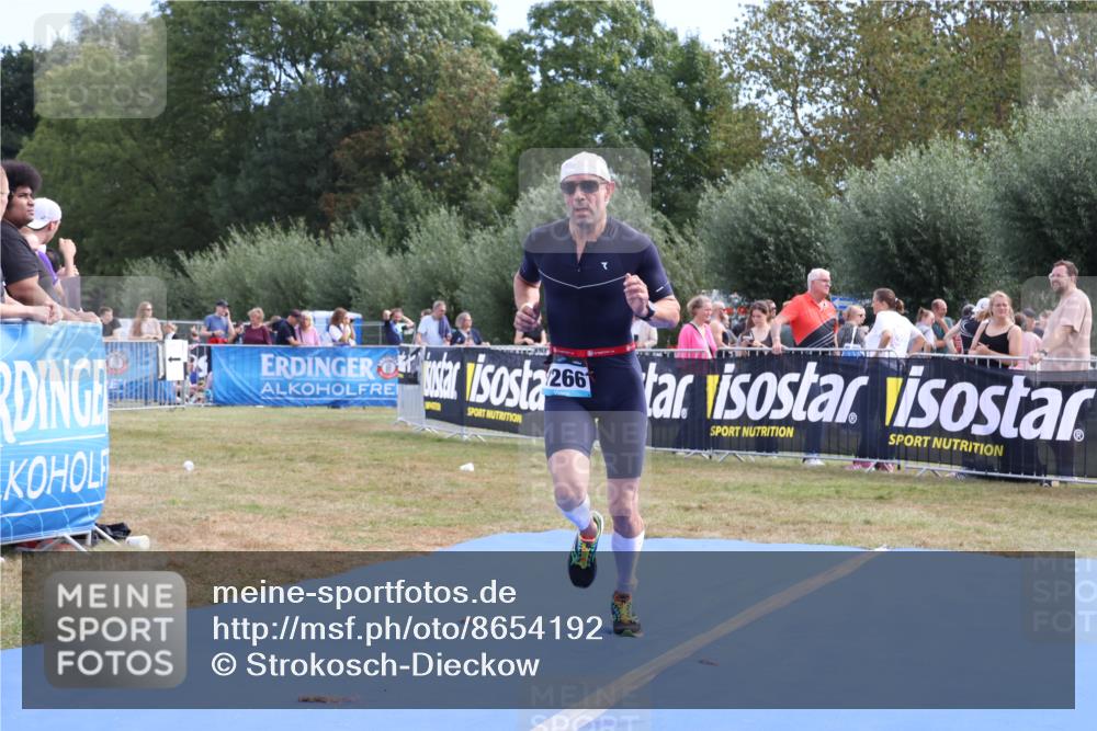 31.08.2025 - Elbe Triathlon Hamburg Strokosch-Dieckow http://msf.ph/oto/8654192 31.08.2025 11:32:51 Ziel 717, 1057, 1266 meine-sportfotos.de