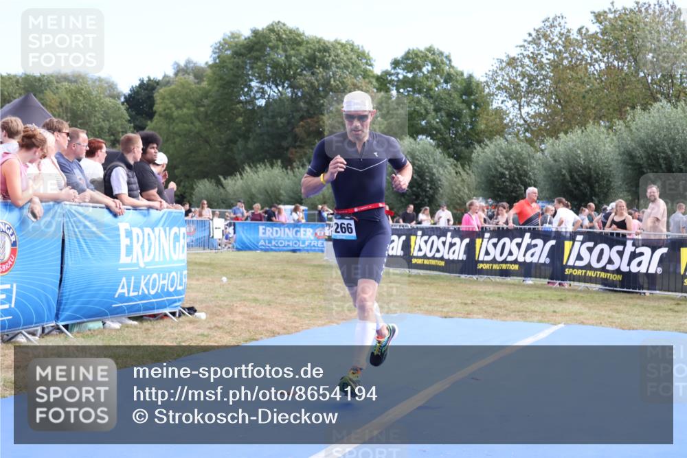 31.08.2025 - Elbe Triathlon Hamburg Strokosch-Dieckow http://msf.ph/oto/8654194 31.08.2025 11:32:52 Ziel 717, 1057, 1266 meine-sportfotos.de