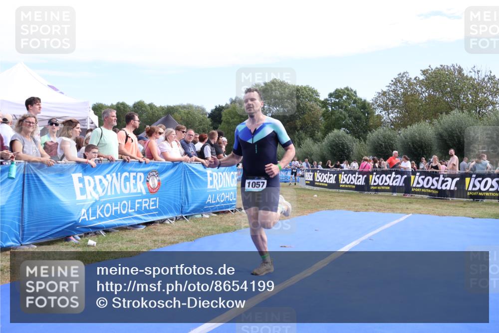 31.08.2025 - Elbe Triathlon Hamburg Strokosch-Dieckow http://msf.ph/oto/8654199 31.08.2025 11:32:58 Ziel 1057 meine-sportfotos.de
