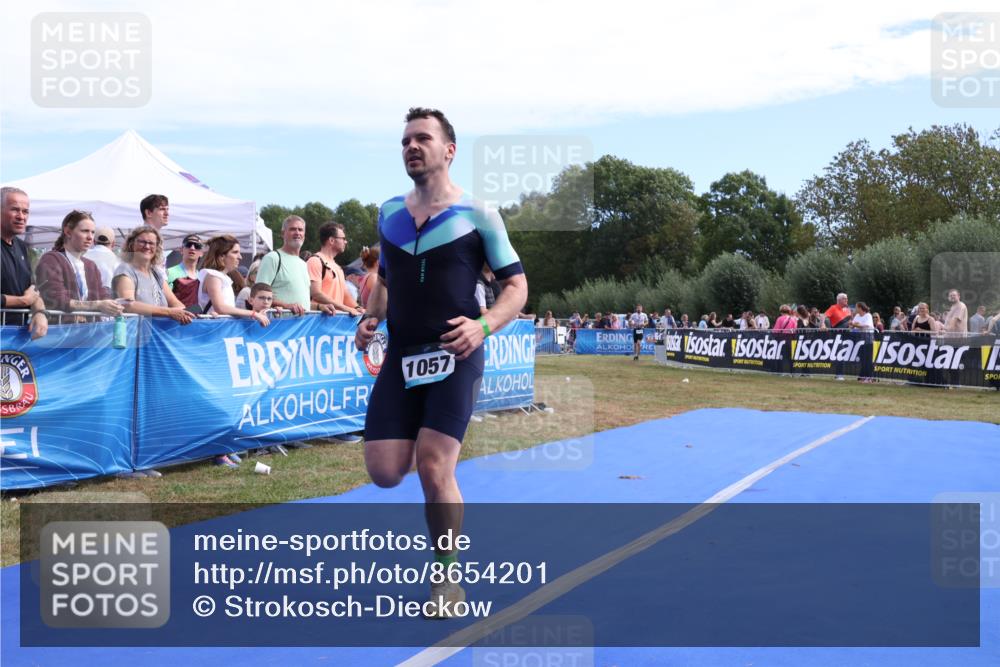 31.08.2025 - Elbe Triathlon Hamburg Strokosch-Dieckow http://msf.ph/oto/8654201 31.08.2025 11:32:59 Ziel 1014, 1057 meine-sportfotos.de