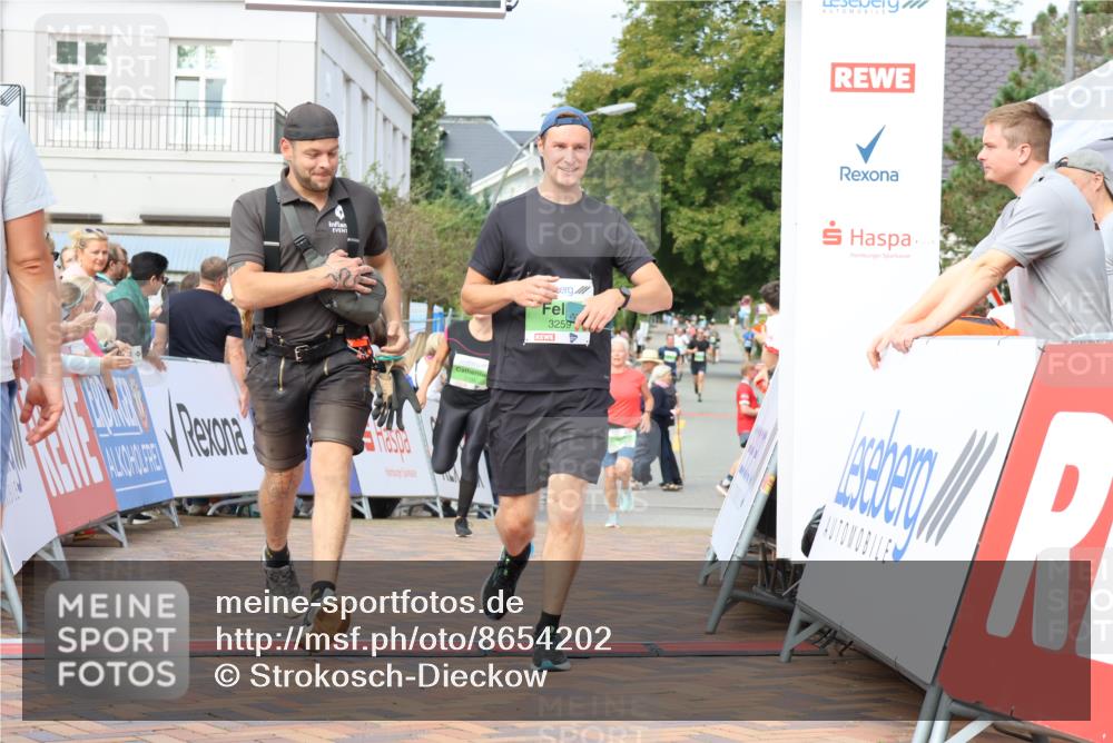 31.08.2025 - 21. Blankeneser Heldenlauf Strokosch-Dieckow http://msf.ph/oto/8654202 31.08.2025 11:05:06 Ziel 3195, 3430, 3259 meine-sportfotos.de
