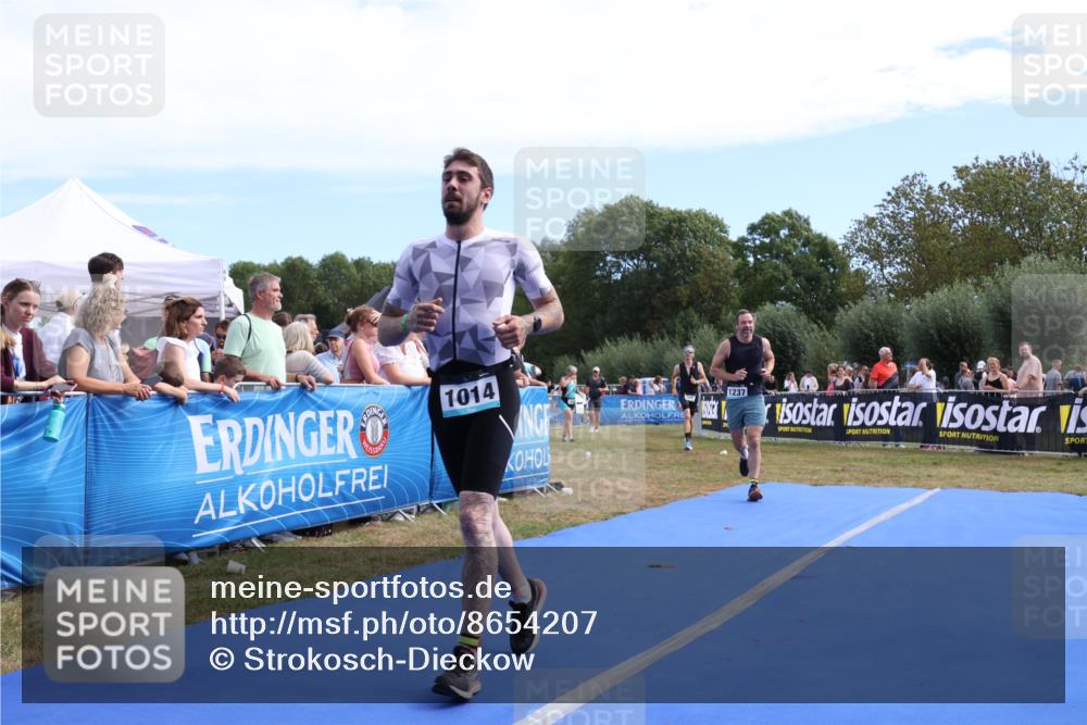 31.08.2025 - Elbe Triathlon Hamburg Strokosch-Dieckow http://msf.ph/oto/8654207 31.08.2025 11:33:08 Ziel 698, 766, 1014, 1237 meine-sportfotos.de