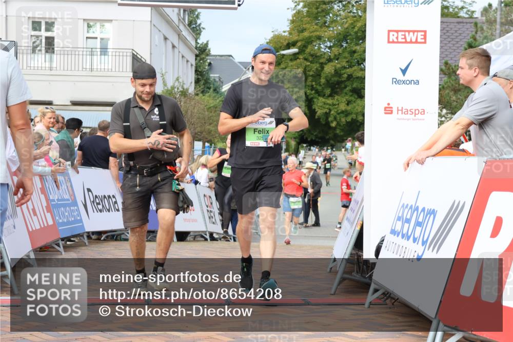 31.08.2025 - 21. Blankeneser Heldenlauf Strokosch-Dieckow http://msf.ph/oto/8654208 31.08.2025 11:05:06 Ziel 3195, 3430, 3259 meine-sportfotos.de