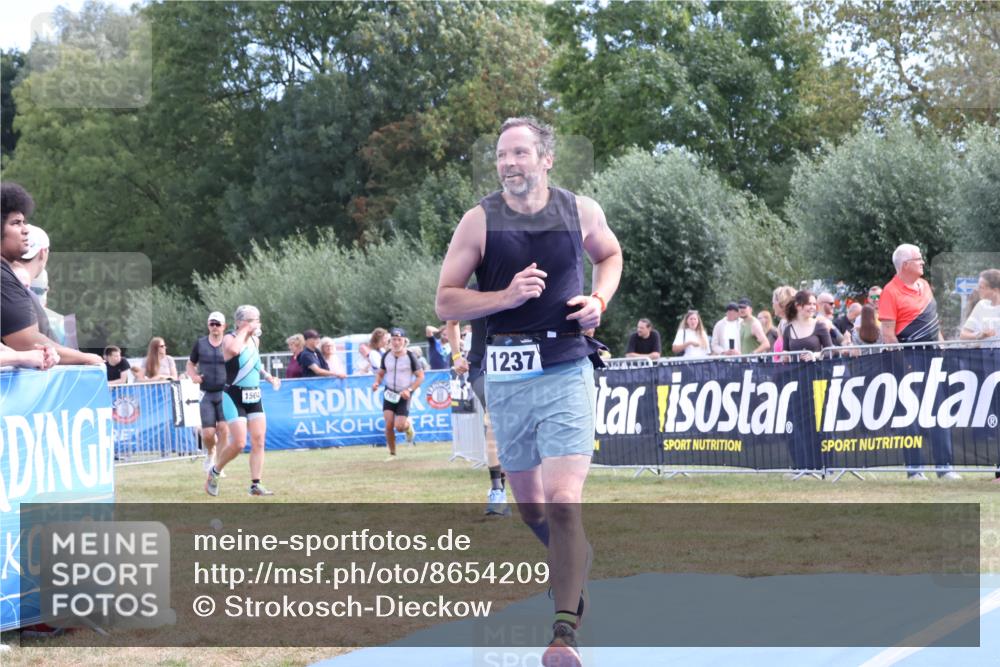 31.08.2025 - Elbe Triathlon Hamburg Strokosch-Dieckow http://msf.ph/oto/8654209 31.08.2025 11:33:09 Ziel 698, 766, 1014, 1237 meine-sportfotos.de