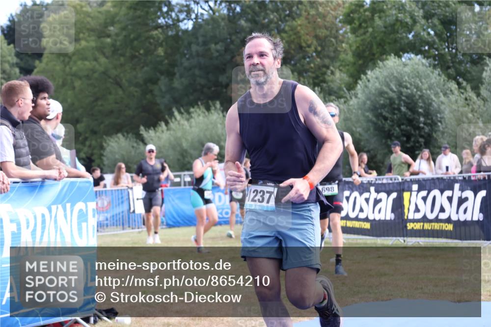 31.08.2025 - Elbe Triathlon Hamburg Strokosch-Dieckow http://msf.ph/oto/8654210 31.08.2025 11:33:10 Ziel 698, 766, 1014, 1237 meine-sportfotos.de