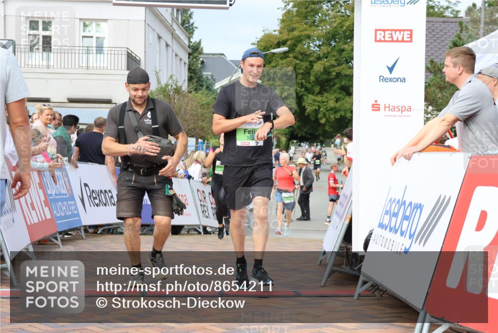31.08.2025 - 21. Blankeneser Heldenlauf Strokosch-Dieckow http://msf.ph/oto/8654211 31.08.2025 11:05:06 Ziel 3195, 3430, 3259 meine-sportfotos.de