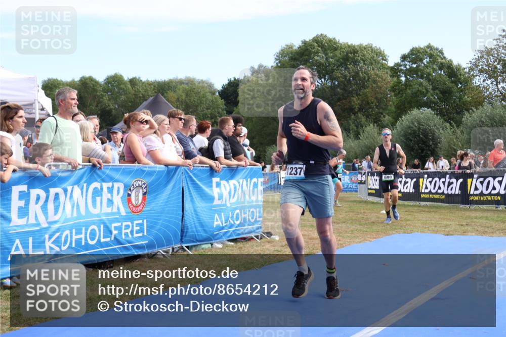 31.08.2025 - Elbe Triathlon Hamburg Strokosch-Dieckow http://msf.ph/oto/8654212 31.08.2025 11:33:10 Ziel 698, 766, 1014, 1237 meine-sportfotos.de