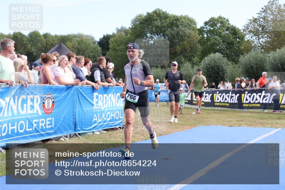 31.08.2025 - Elbe Triathlon Hamburg Strokosch-Dieckow http://msf.ph/oto/8654224 31.08.2025 11:33:16 Ziel 698, 766, 1202, 1205, 1272 meine-sportfotos.de