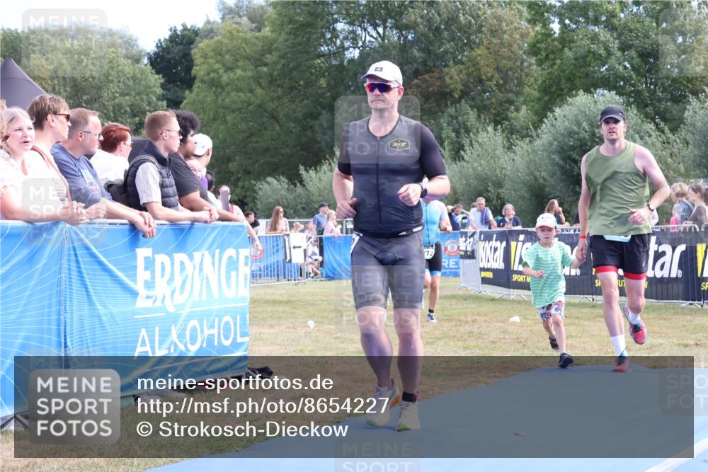 31.08.2025 - Elbe Triathlon Hamburg Strokosch-Dieckow http://msf.ph/oto/8654227 31.08.2025 11:33:19 Ziel 698, 756, 766, 1202, 1205, 1272 meine-sportfotos.de