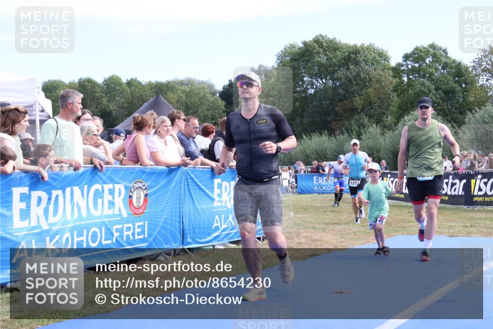 31.08.2025 - Elbe Triathlon Hamburg Strokosch-Dieckow http://msf.ph/oto/8654230 31.08.2025 11:33:20 Ziel 756, 766, 1202, 1205, 1272 meine-sportfotos.de