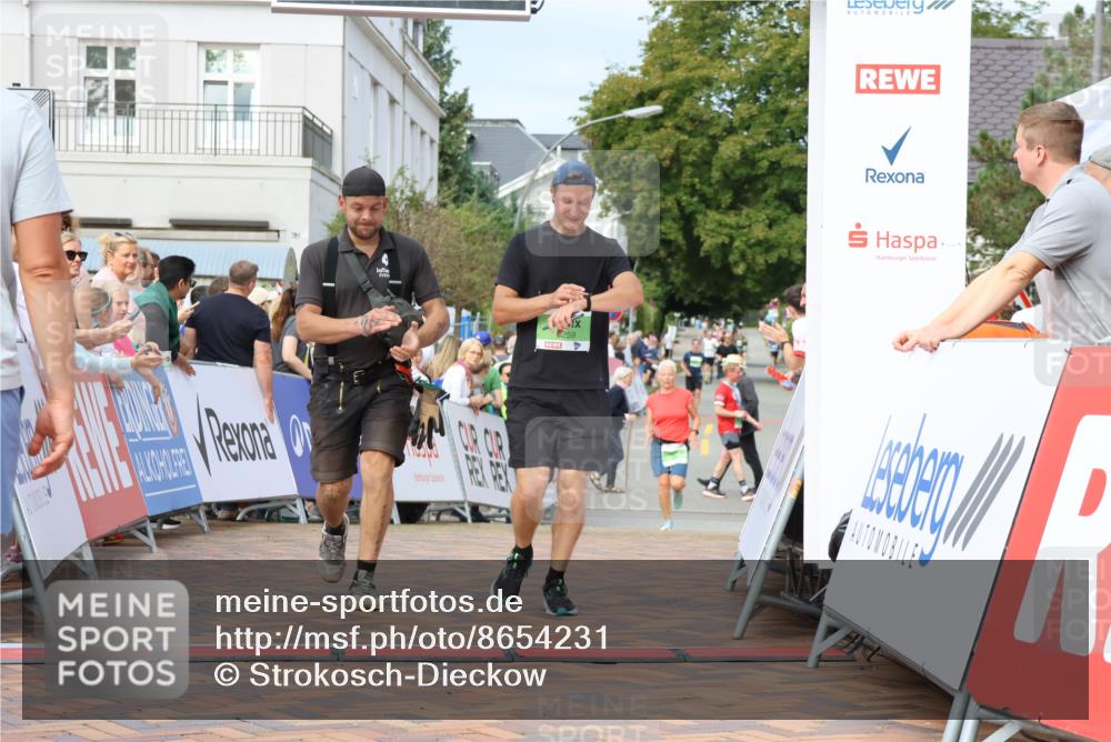 31.08.2025 - 21. Blankeneser Heldenlauf Strokosch-Dieckow http://msf.ph/oto/8654231 31.08.2025 11:05:05 Ziel 3195, 3259 meine-sportfotos.de