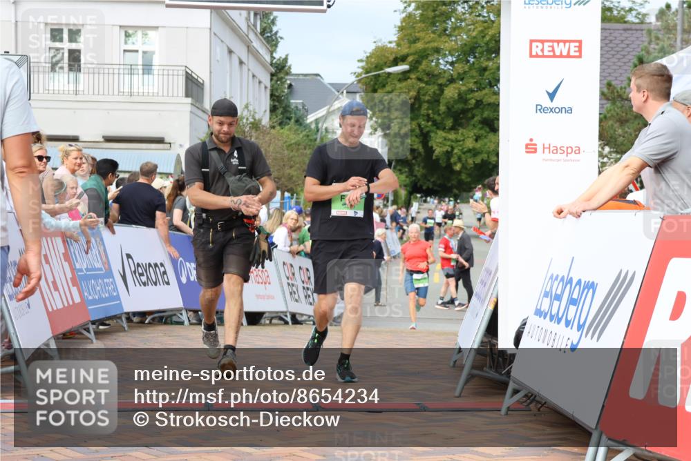 31.08.2025 - 21. Blankeneser Heldenlauf Strokosch-Dieckow http://msf.ph/oto/8654234 31.08.2025 11:05:05 Ziel 3195, 3259 meine-sportfotos.de