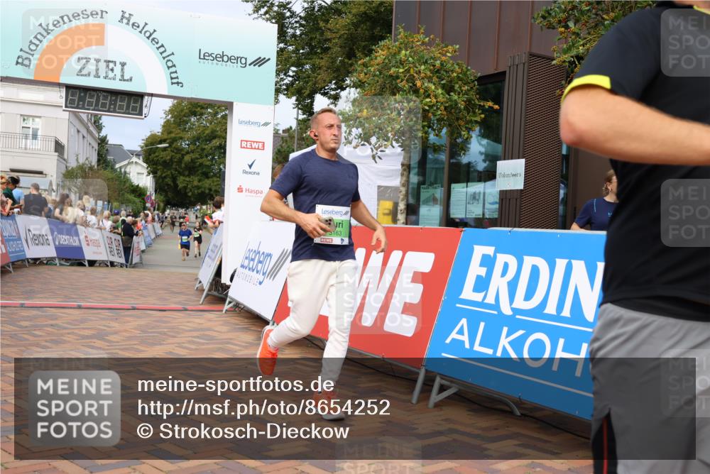 31.08.2025 - 21. Blankeneser Heldenlauf Strokosch-Dieckow http://msf.ph/oto/8654252 31.08.2025 11:04:47 Ziel 3132, 3163, 3113, 3112, 3017 meine-sportfotos.de