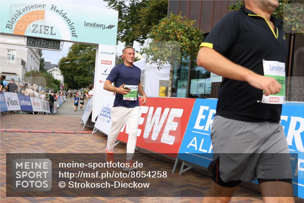 31.08.2025 - 21. Blankeneser Heldenlauf Strokosch-Dieckow http://msf.ph/oto/8654258 31.08.2025 11:04:47 Ziel 3132, 3163, 3113, 3112, 3017 meine-sportfotos.de