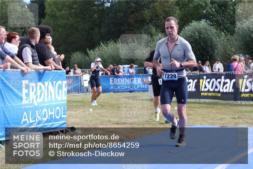 31.08.2025 - Elbe Triathlon Hamburg Strokosch-Dieckow http://msf.ph/oto/8654259 31.08.2025 11:33:40 Ziel 1157, 1229 meine-sportfotos.de
