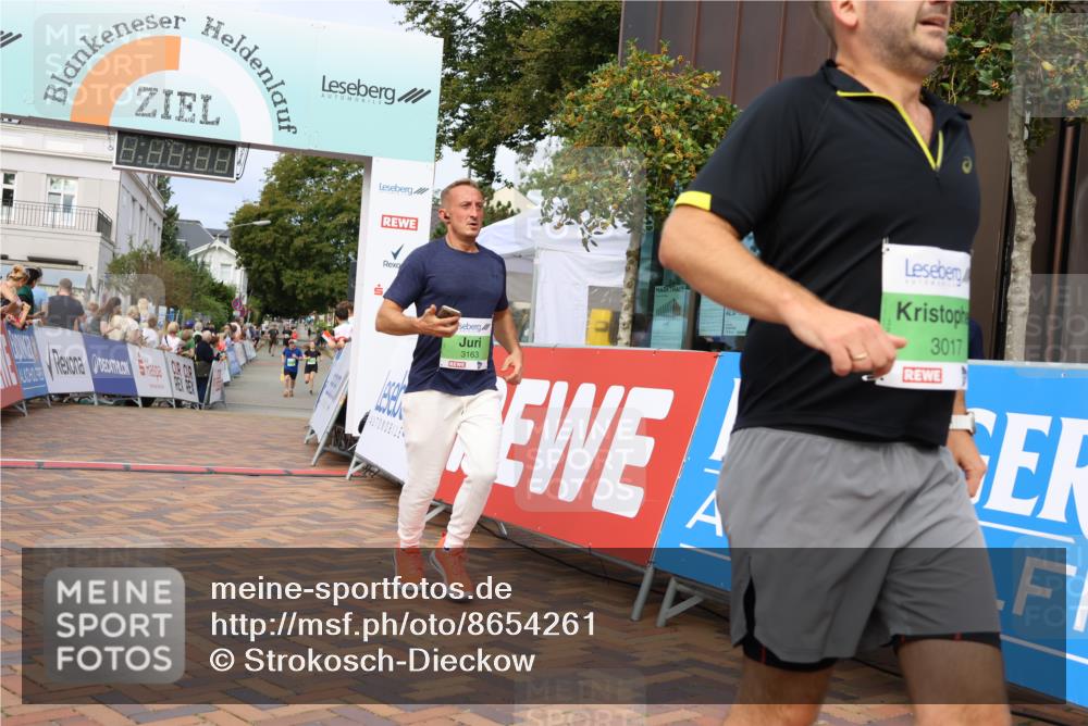 31.08.2025 - 21. Blankeneser Heldenlauf Strokosch-Dieckow http://msf.ph/oto/8654261 31.08.2025 11:04:47 Ziel 3132, 3163, 3113, 3112, 3017 meine-sportfotos.de