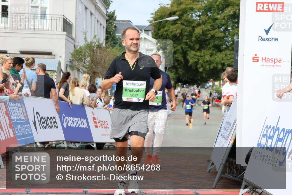31.08.2025 - 21. Blankeneser Heldenlauf Strokosch-Dieckow http://msf.ph/oto/8654268 31.08.2025 11:04:44 Ziel 3132, 3163, 3113, 3112, 3326, 3017 meine-sportfotos.de