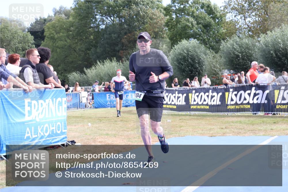 31.08.2025 - Elbe Triathlon Hamburg Strokosch-Dieckow http://msf.ph/oto/8654269 31.08.2025 11:33:49 Ziel 704, 949, 1157 meine-sportfotos.de