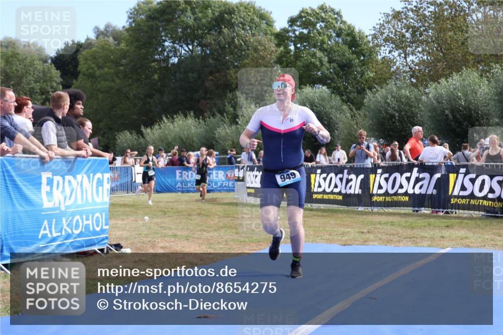 31.08.2025 - Elbe Triathlon Hamburg Strokosch-Dieckow http://msf.ph/oto/8654275 31.08.2025 11:33:54 Ziel 704, 949, 1255 meine-sportfotos.de