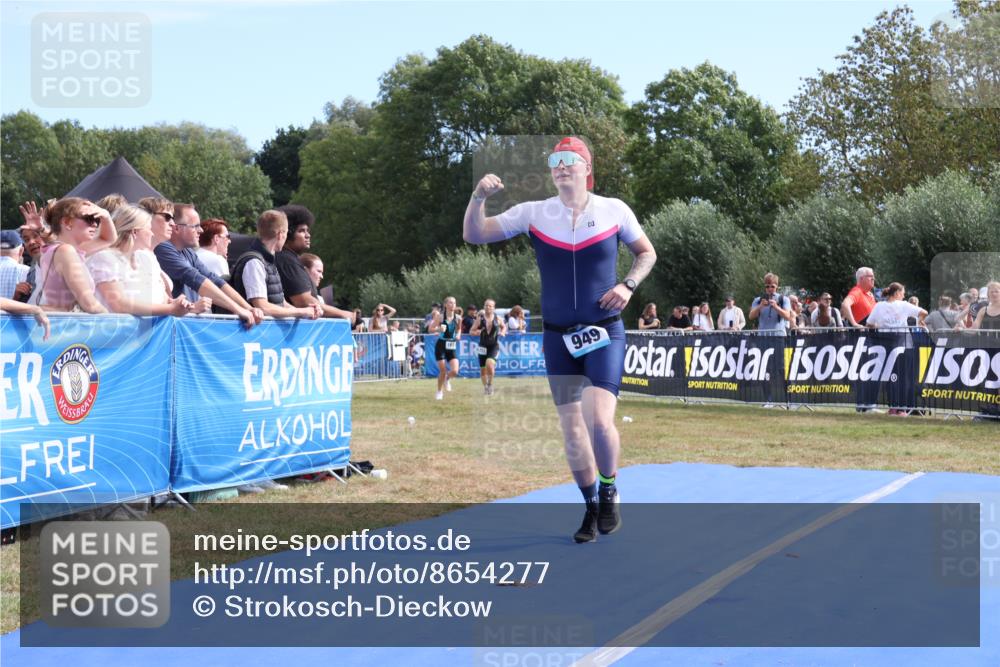 31.08.2025 - Elbe Triathlon Hamburg Strokosch-Dieckow http://msf.ph/oto/8654277 31.08.2025 11:33:55 Ziel 704, 949, 1255 meine-sportfotos.de